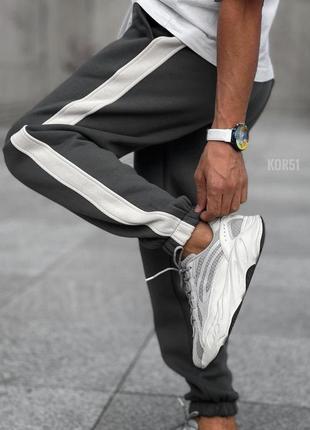 Крутые теплые премиум штаны на флисе с лампасами качественные спортивные зимние