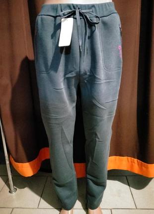 Спортивные штаны темно серые, прямые, на флисе.и-4255.размеры:xl.
цена -440грн