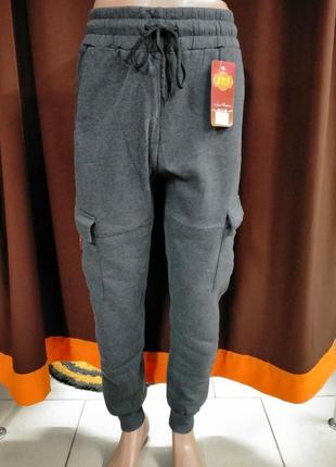 Спортивные штаны серые, лодочки, на флисе, с боковыми карманами, манжеты.т-4404.
размеры:3xl;4xl.
цена-520грн