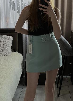 Очень стильные, нежные, мятные юбка-шорты с пояском, сзади на скрытой молнии, от stradivarius😍