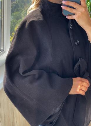 Стильное необычное черное пальто с кейпом 1+1=32 фото