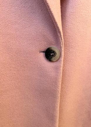 Коротке осіннє пальто пудрового кольору3 фото