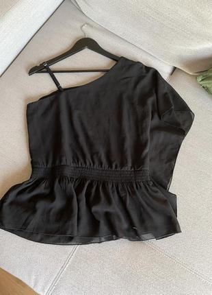 Женская блуза 48 черная через плечо2 фото