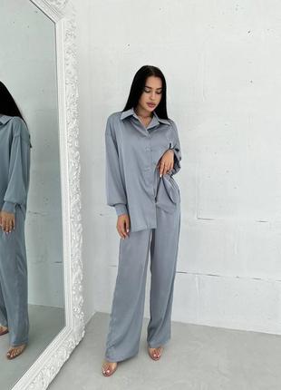 Атласный костюм