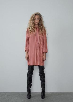 Шикарное розово - пудровое платье плиссе от zara