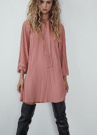 Шикарное розово - пудровое платье плиссе от zara2 фото