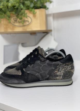 Шкіряні кросівки італія