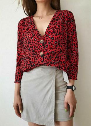 Красивая стильная красная блуза в модный анималистичный принт 100% вискоза8 фото