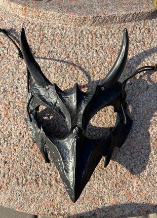 Маска чёрная, ворона, с рогами , маска пластик, костяная1 фото