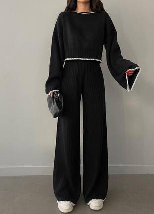 Костюм спортивний прогулянковий светр укорочений брюки клеш палаццо туреччина вязка рубчик чорний молоко3 фото