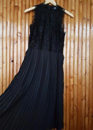 Вечірнє плаття міді h&m без рукавів з мережива і з плісованою спідницею4 фото