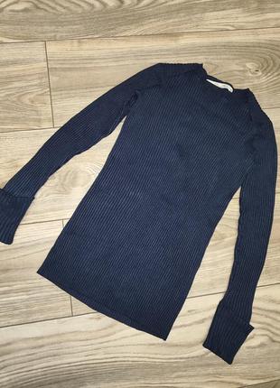 Синій гольф тонкої в'язки у рубчик