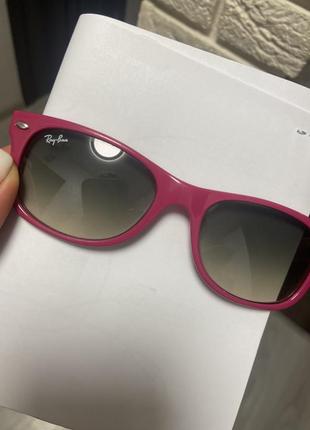 Оригінальні окуляри для дівчинки sunglasses ray-ban new wayfarer rb2132 758/326 фото