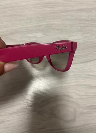 Оригінальні окуляри для дівчинки sunglasses ray-ban new wayfarer rb2132 758/3210 фото