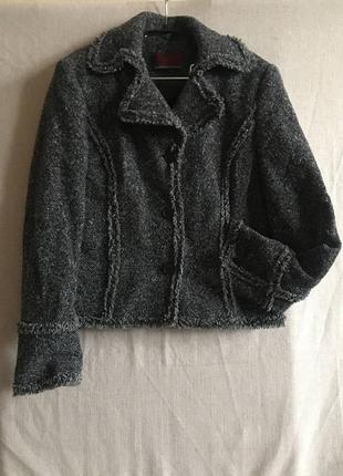 Короткий теплый жакет пиджак из шерстяного твида1 фото