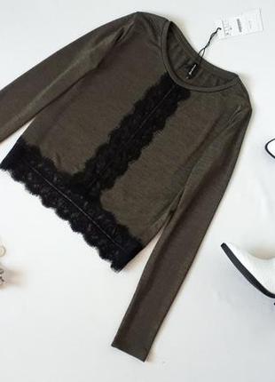 Новая кофта stradivarius с кружевом зеленая с золотистым отливом свитер