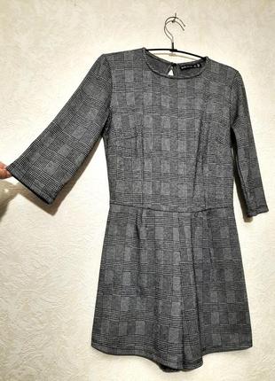 Bershka тёплый ромпер трикотажный короткий комбинезон-шорты платье-шорты в клеточку чёрная-серая-белая джампер