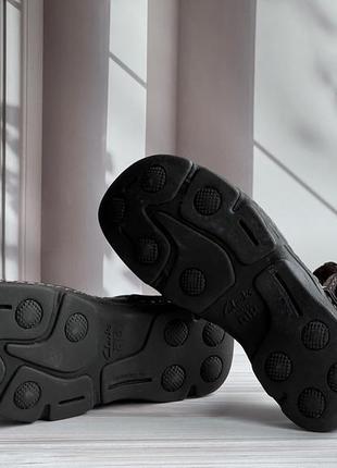 Оригінальні шкіряні трекінгові сандалі clarks9 фото