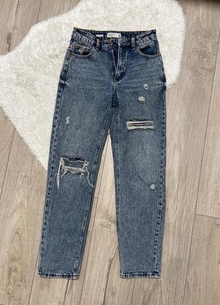 Высокие джинсы с разрезами