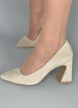 Лодочки женские велюровые бежевого цвета