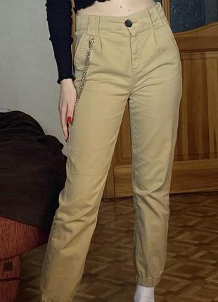 Бежевые штаны