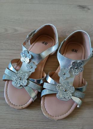 Красиві босоніжки для дівчинки від h&m/ дитячі босоніжки