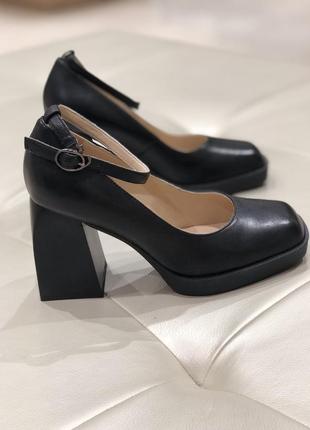 Жіночі туфлі на високих підборах з ремінцем на щиколотці чорні натуральна шкіра 70853-f6-h002 brokolli 3063