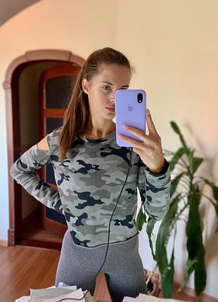 Крутий джемпер светрик у мілітарі принт з відкритими плечима від бренду fb sister з необробленими краями 🔥 светр з вирізами на плечах