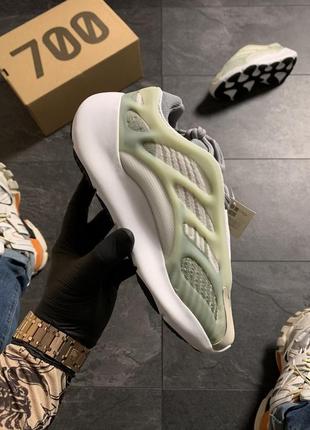 🌺женские кроссовки adidas hair yeezy boost 700 v3 beige gray🌺адидас изи буст светлые