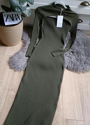 Трендова сукня міді у рубчик з вирізом від zara, розмір s-m