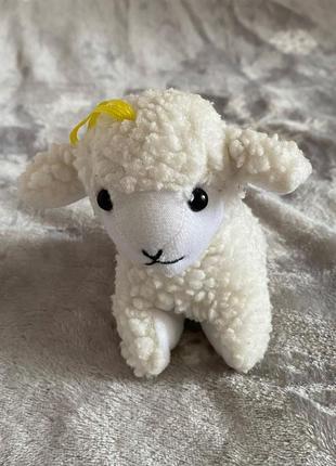 Мʼяка іграшка баранчик з підвіскою