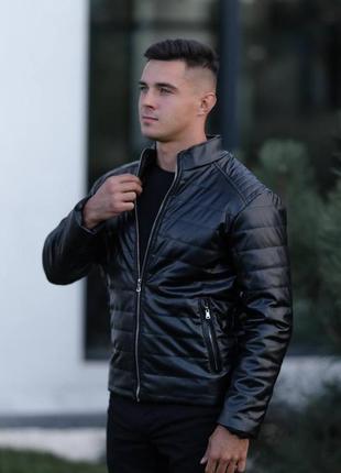 Крута трендова шкіряна куртка.