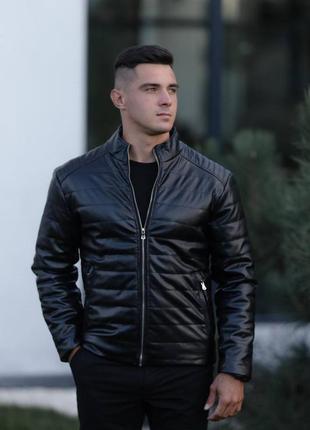 Крута трендова шкіряна куртка.