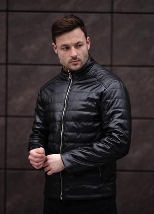 Крута трендова шкіряна куртка.