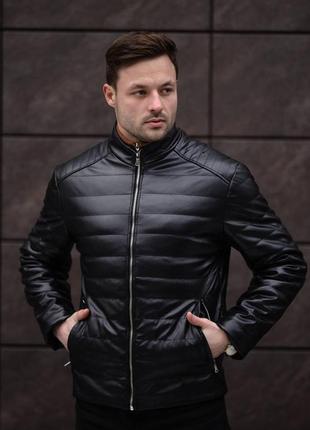 Крута трендова шкіряна куртка.