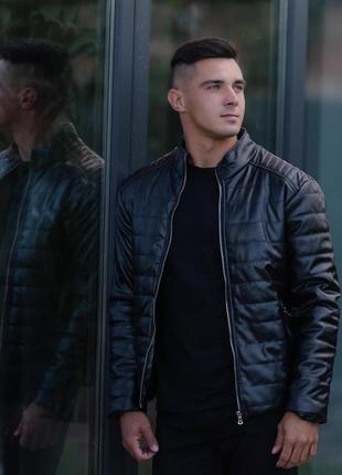 Крута трендова шкіряна куртка.