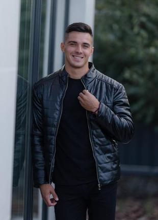Крута трендова шкіряна куртка.