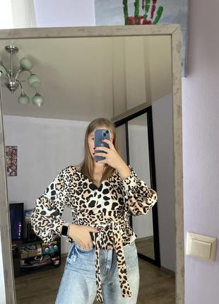 Блуза з об, ємними рукавами