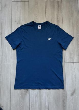 Базова футболка nike size m/l 2022