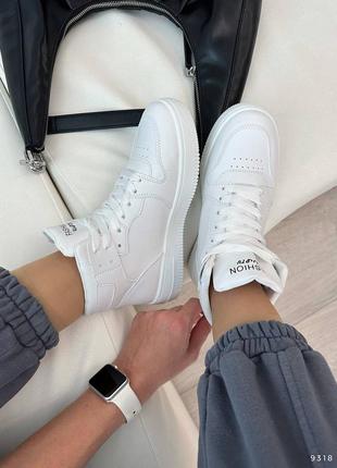 Белые высокие кроссовки - ботинки