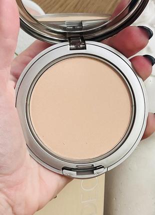 Оригінал компактна мінеральна пудра для обличчя artdeco hydra mineral compact foundation 65 medium beige оригинал пудра3 фото