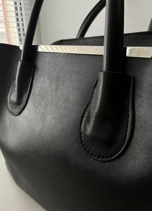 Черная сумка из мягкой искусственной кожи4 фото