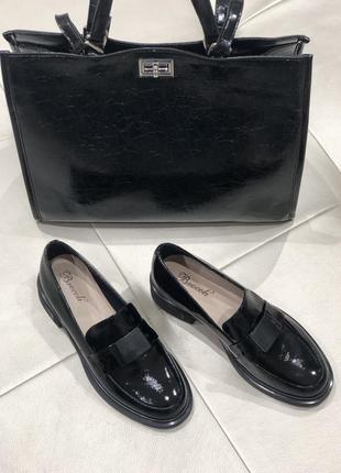 Лакированные слиперы женские черные стильные туфли на низких каблуках 18j1795-01d-6056 brokolli 30646 фото