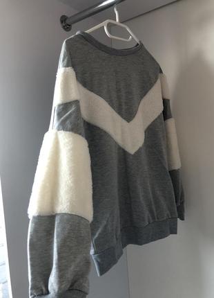 Пуловер свитер кофта с белыми плюшевыми полосками
