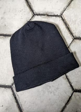 Черная базовая теплая шапка унисекс