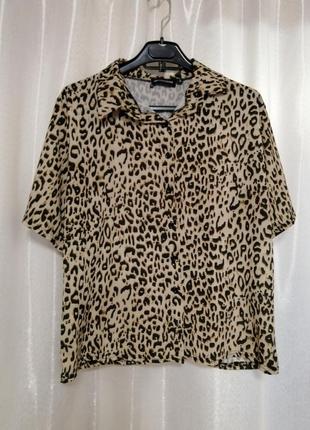 Блуза сорочка принт лео леопард розмитий короткий рукав застібається на гудзики ефектно виглядає як1 фото