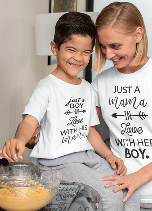 Парные футболки для мамы и сына с принтом "just a mama love with her boy. boy love with his mama"