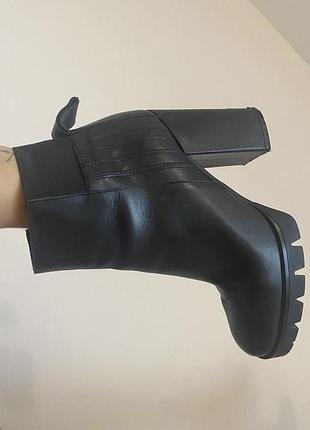 Шкіряні чобітки