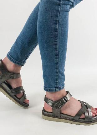 Босоніжки жіночі на товстій підошві сірі з еко шкіри. сандалі на платформі