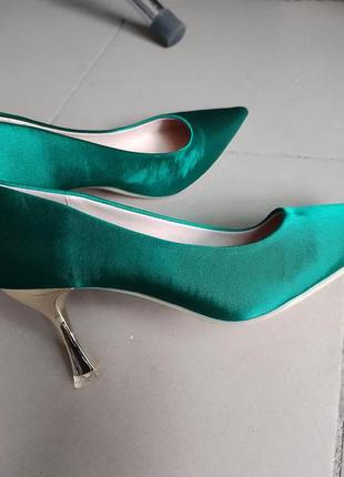 Шикарные зелёные туфли на каблуке р.388 фото